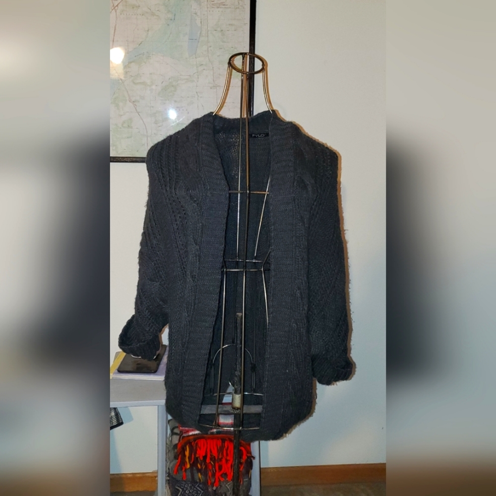 Fylo grey cardigan sweater, Size small